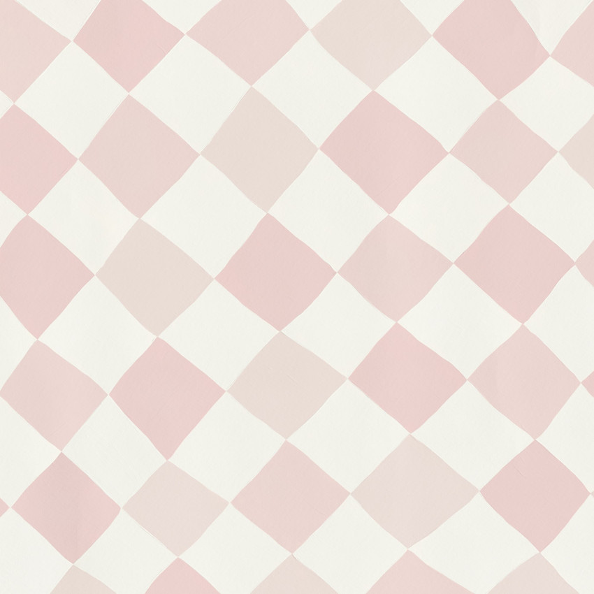 Tapet Tremble, roz, cu model geometric de diamante. Tapetul este montat pe un perete din dormitor, deasupra unui pat cu lenjerie de pat gri și o pătură albă.