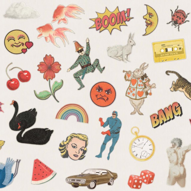 Tapet Patches White cu design ludic, cu elemente distractive, cum ar fi o față zâmbitoare, o floare, un pește și un clovn.
