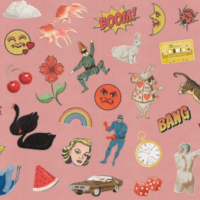 Tapet cu imprimeu retro pe un fond roz pastelat