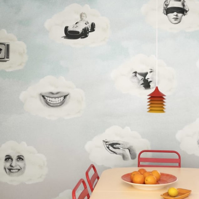 Tapet Retro Clouds, Blue, cu nori pufoși, mașini vechi, fețe curioase și un câine drăguț