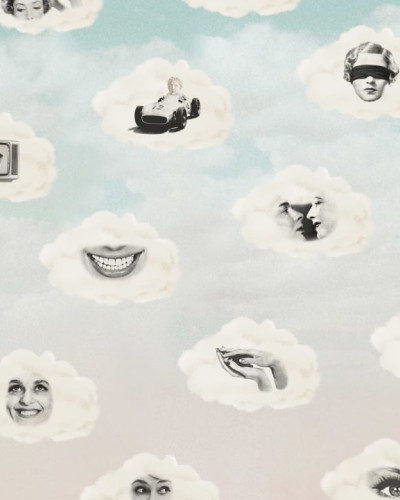 Tapet Retro Clouds, Blue, cu nori pufoși, mașini vechi, fețe curioase și un câine drăguț