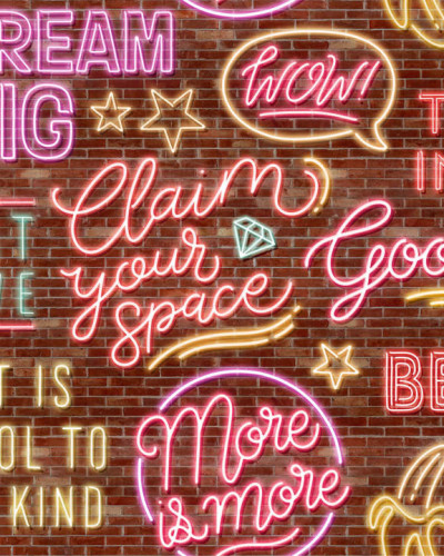 Tapet Neon Vibes, Brickwall, cu mesaje inspiratoare și text neon pe un fundal de cărămidă.