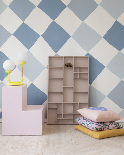 Tapet cu design geometric cu romburi în nuanțe de albastru și alb