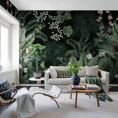 Tapet tropical cu frunze luxuriante și flori delicate.