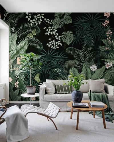 Tapet tropical cu frunze luxuriante și flori delicate.