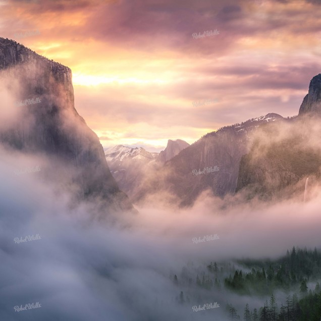 Wallpaper cu apus de soare peste munți