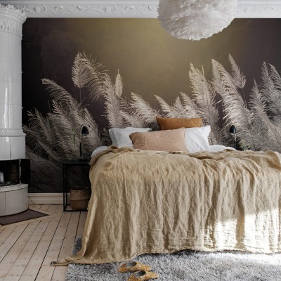 Tapet cu design modern, ilustrează un peisaj natural, cu stuf și un cer nocturn.