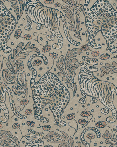 Tapet cu design modern, Bold Tigers, Sand, cu tigri și flori pe un fundal neutru.