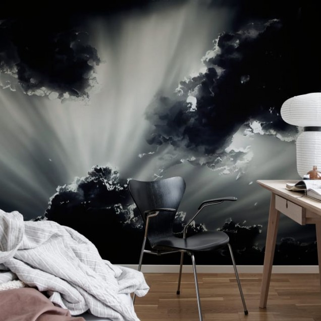 Tapet Dramatic Clouds cu un cer întunecat cu nori negri amenințători și raze strălucitoare de lumină