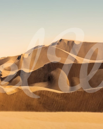 Tapet Desert Rock - o imagine cu dune de nisip aurii, care poate fi folosită ca decor pentru pereții livingului sau dormitorului.