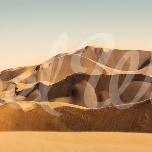 Tapet Desert Rock - o imagine cu dune de nisip aurii, care poate fi folosită ca decor pentru pereții livingului sau dormitorului.