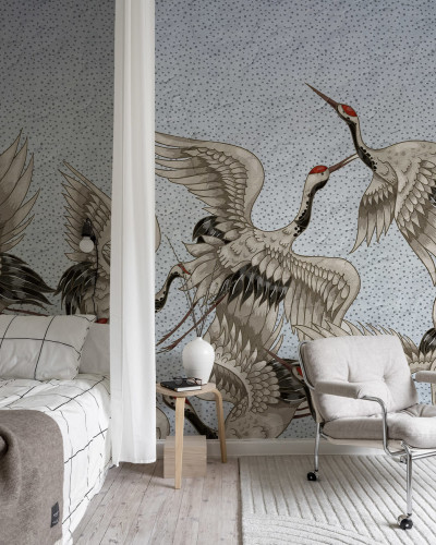 Tapet cu design minimalist, ilustrând macarale elegante în zbor pe un fundal albastru deschis.