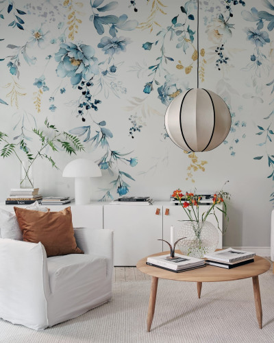 Tapet floral cu design delicat, culori pastelate si detalii aurii.