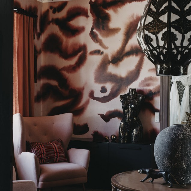 Tapet Guppy, Red cu design abstract in nuante de rosu si maro