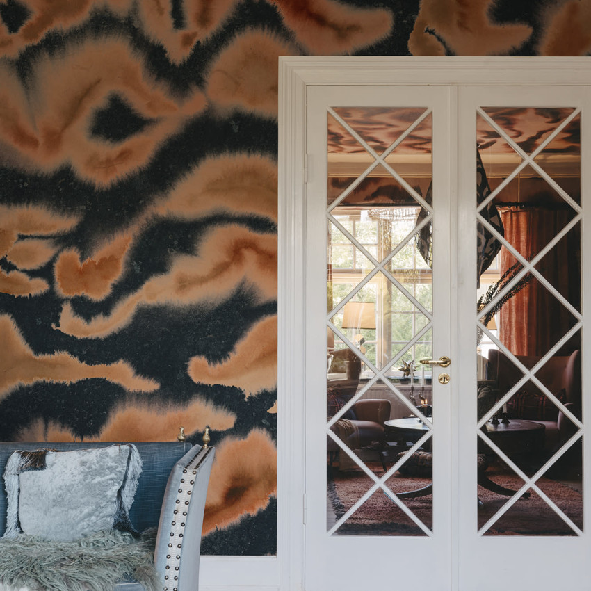 Tapet Guppy, Red cu design abstract in nuante de rosu si maro