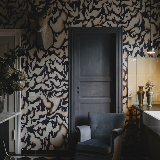 Tapet cu design abstract, nuanțe de roz prafuit și violet, decorare living