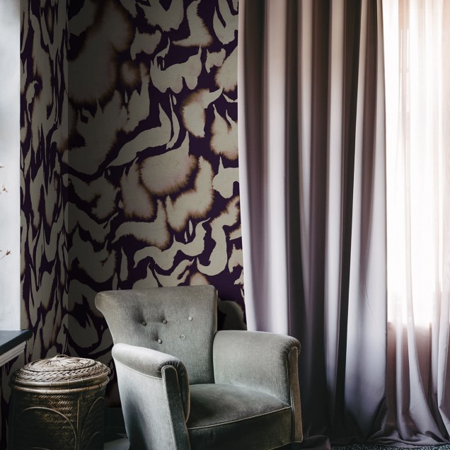 Tapet cu design abstract, nuanțe de roz prafuit și violet, decorare living