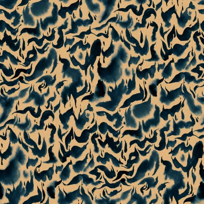 Tapet abstract cu model Discus, Orange Blue, cu nuanțe de albastru și auriu, aplicat într-o sufragerie.
