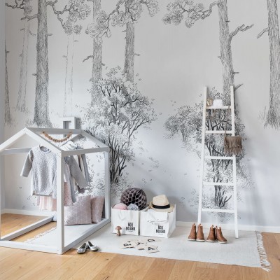Tapet Forest Memories Graphite, cu design minimalist al unor copaci în pădure.