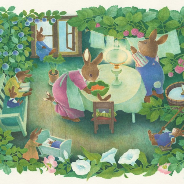 Un tapet cu un design fermecător ce prezintă o familie de iepurași într-o casă cu un interior tradițional, ideal pentru decorarea camerei unui copil.