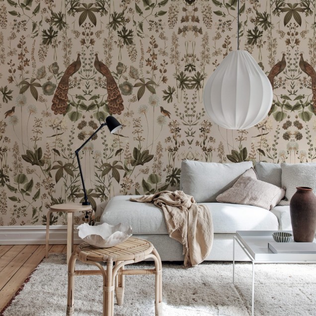 Tapet cu păuni și flori delicate, în nuanțe neutre, perfect pentru un design elegant și primitor.
