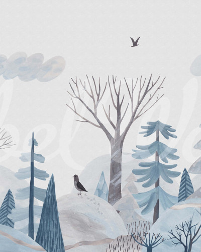 Tapet Winter Woods cu copaci, păsări și nori, perfect pentru dormitorul copilului dumneavoastră.