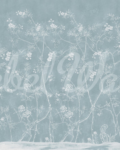 Tapet cu un design floral delicat, Soft Chinoiserie Baby Blue, cu un model discret pe un fundal albastru deschis.