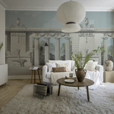Tapet cu design vintage, cu un palat înconjurat de o grădină, coloane elegante și ornamente delicate.