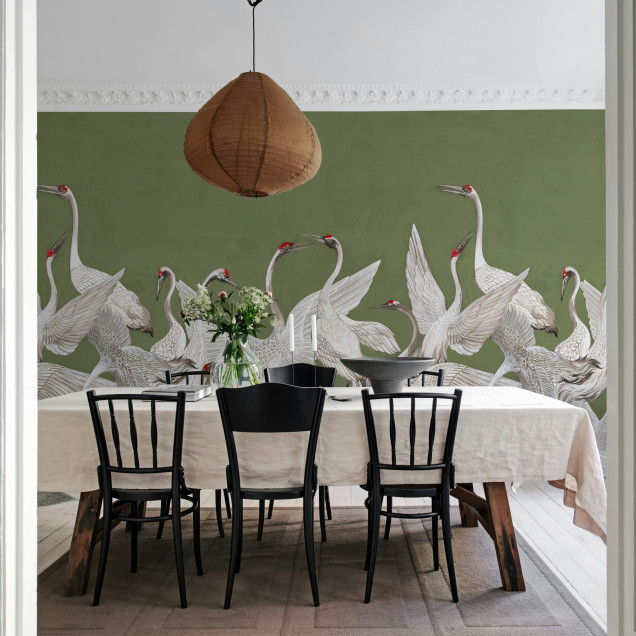 Tapet cu macarale albe pe fundal verde, design minimalist, perfect pentru living, dormitor sau birou.