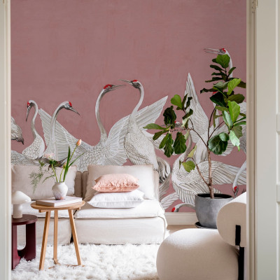 Tapet Soaring Cranes, Pink cu macarale zburatoare albe pe fundal roz