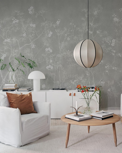 Tapet Soft Chinoiserie, gri, cu un design delicat de ramuri de flori albe