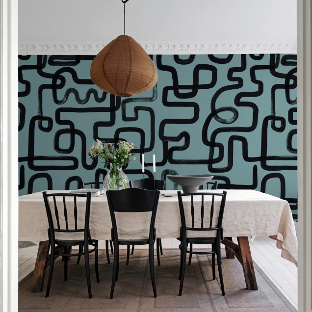 Tapet abstract cu linii negre groase pe un fundal verde petrol