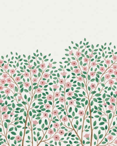 Tapet cu flori roz delicate și frunze verzi pe un fundal alb, cu un design floral subtil și elegant.