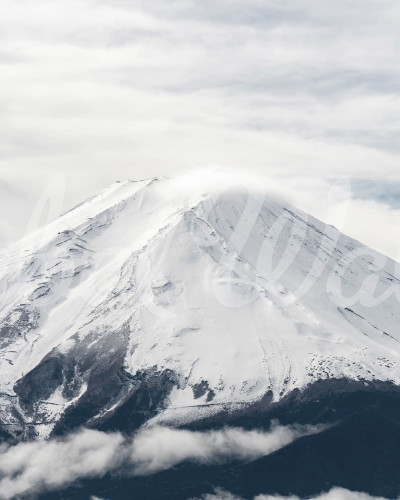 Tapet cu design minimalist Mountain Top, Gri