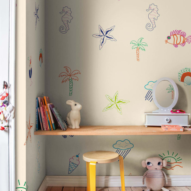 Tapet cu design Summer Lo-Fi Beige, cu elemente desenate manual, inspirat de vacanța la plajă.