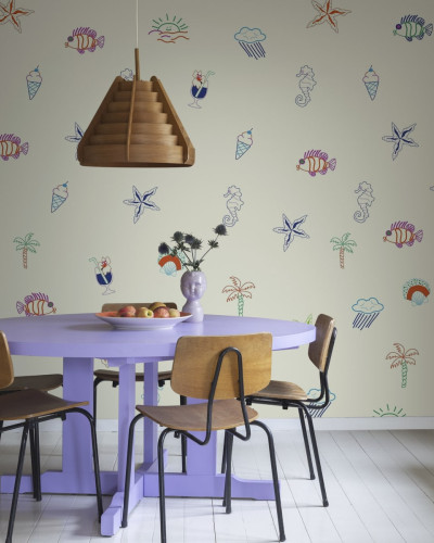 Tapet cu design Summer Lo-Fi Beige, cu elemente desenate manual, inspirat de vacanța la plajă.