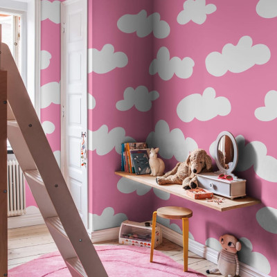 Tapet Cloudy, Happy Pink, cu nori albi pe un fundal roz.