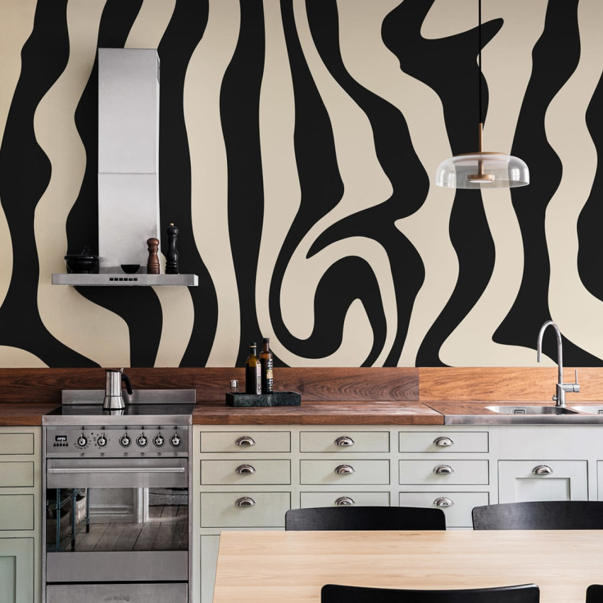 Tapet cu model abstract gri și bej într-o cameră decorată modern