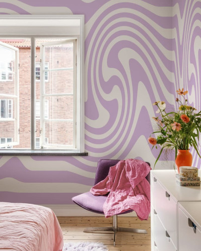 Tapet cu design retro Happy Wobbly Lilac, cu linii groase și ondulate, culorile lila și crem