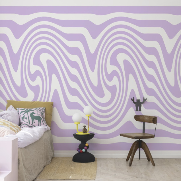 Tapet cu design retro Happy Wobbly Lilac, cu linii groase și ondulate, culorile lila și crem