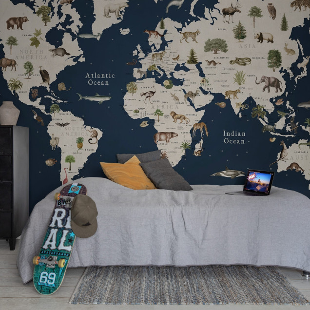 Animal World, Midnight tapet cu o harta a lumii pe fundal albastru inchis cu diverse animale desenate manual