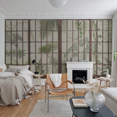 Tapet cu design minimalist care prezintă ferestre ce se deschid către o grădină plină de verdeață.