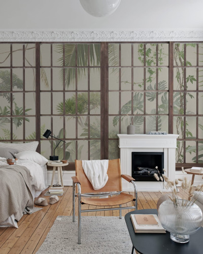 Tapet cu design minimalist care prezintă ferestre ce se deschid către o grădină plină de verdeață.
