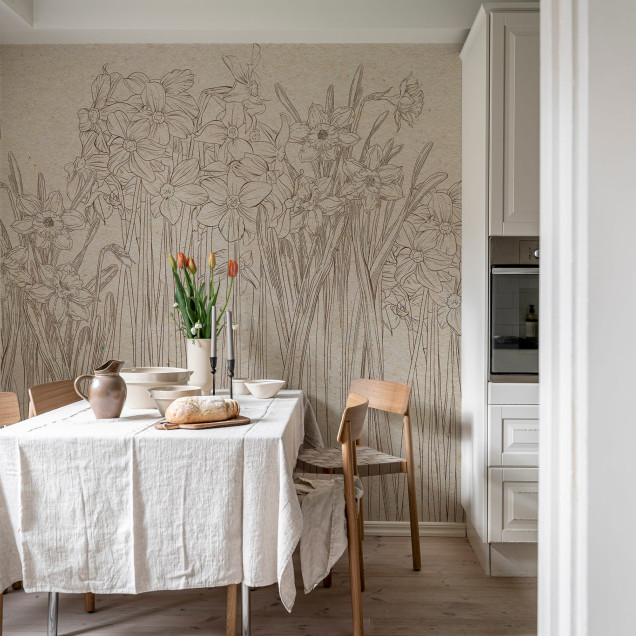 Tapet Daffodil, Beige, cu flori delicate pe un fundal bej.