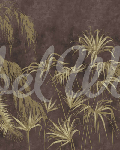 Un tapet cu un design exotic, Golden Jungle, Dark, care prezintă frunze aurii pe un fundal brun-cenusiu. Tapetul este amplasat pe un perete din living, alături de o canapea albă, o masă de cafea și o bibliotecă.