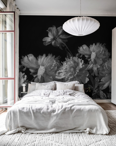 Tapet floral Vintage Peony, gri pe negru, într-un dormitor modern