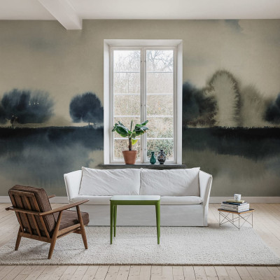 Tapet Stormy Forest, Blue, cu un design abstract modern, care prezintă un peisaj cu copaci și cerul, în nuanțe de albastru și gri.