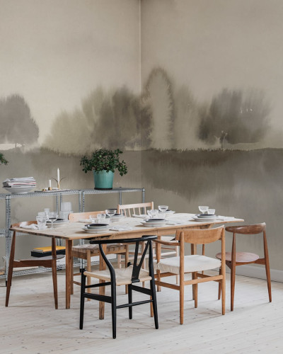 Tapet Stormy Forest Beige, cu design modern cu o siluetă a pădurii.