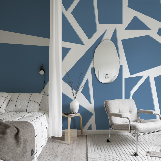 Tapet cu design geometric Bold Mosaic Petrol, in nuante de Petrol si alb.
