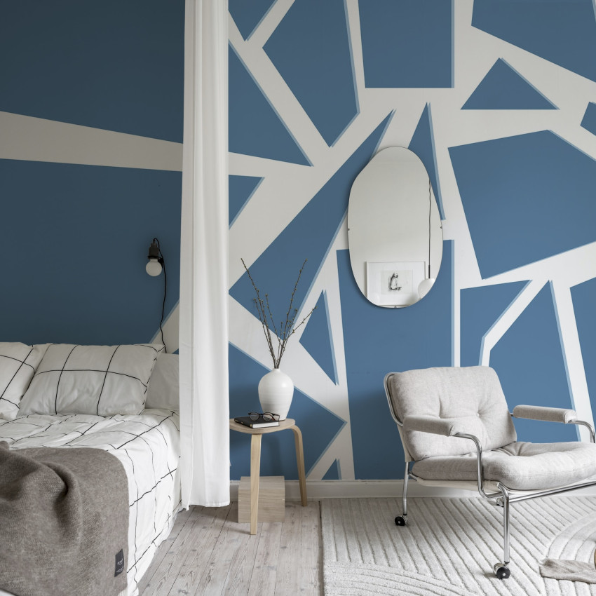 Tapet geometric cu design modern, cu forme geometrice ascuțite și linii curate în nuanțe de verde.